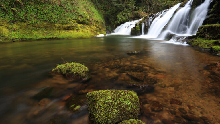 4K Sweet Creek Falls Wallpaper