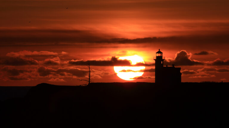 4K Lighthouse Sunset Wallpaper