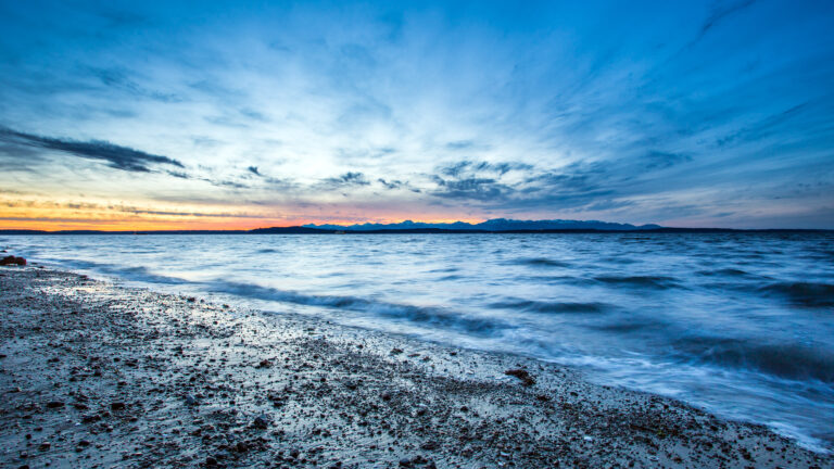 Horizon Over Ocean Beach Wallpaper