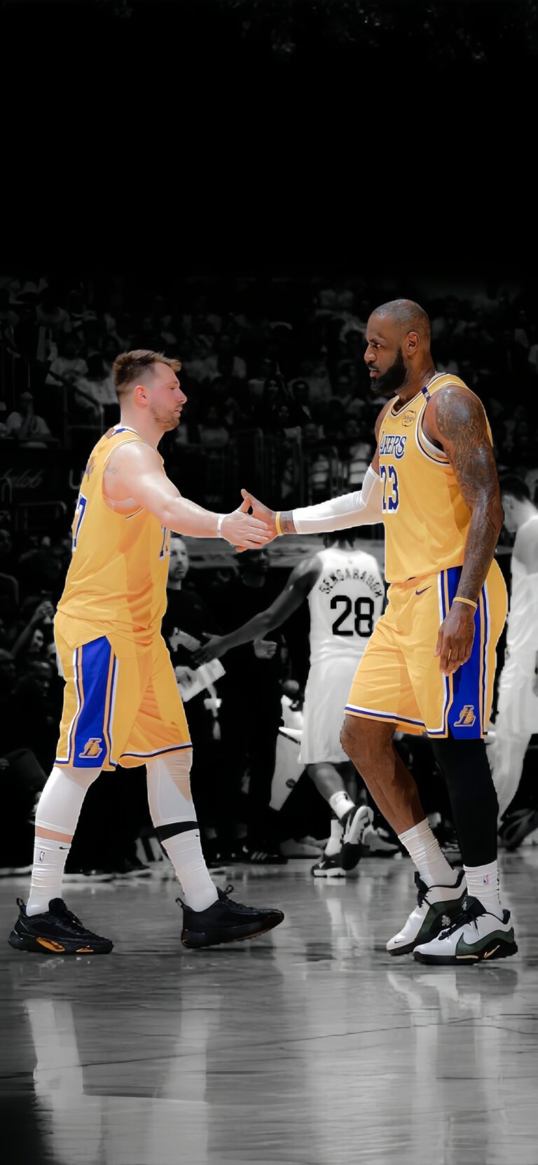 Luka Dončić & LeBron James Lakers Wallpaper